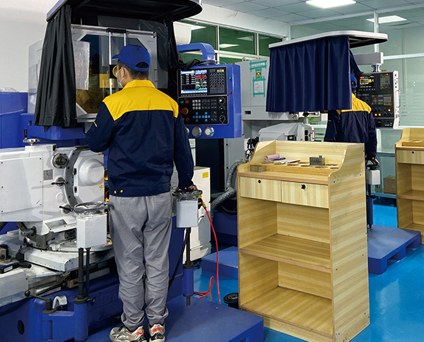 Optical grinding workshop